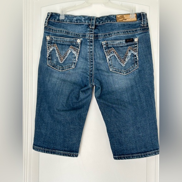 Seven7 For All Mankind Women's Blue Denim Shorts. Size 8 - Picture 2 of 5